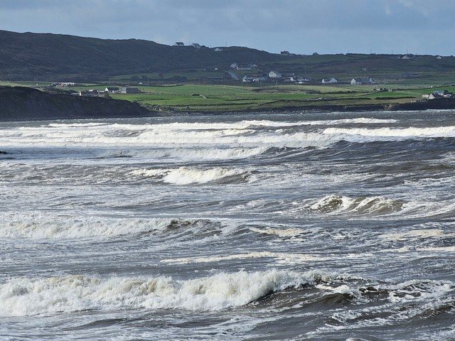 plenty of swell on the reefs but the wind is too strong
